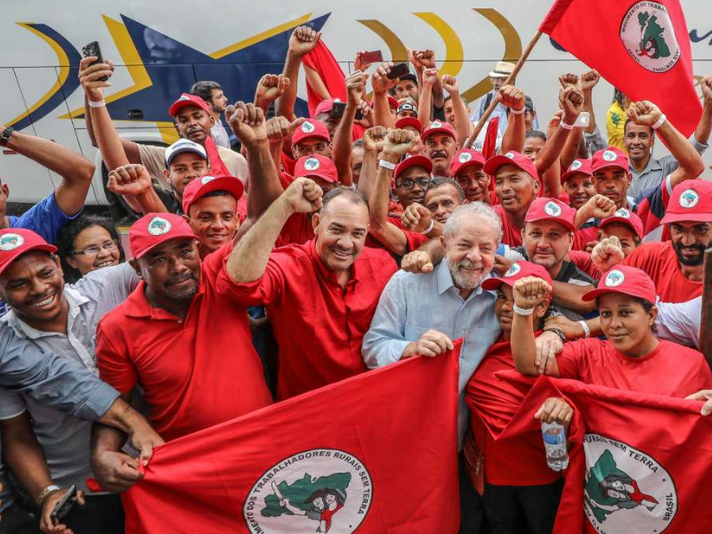 Lula com militantes do MST, em Vitória, no Espírito Santo. Foto: Ricardo Stuckert