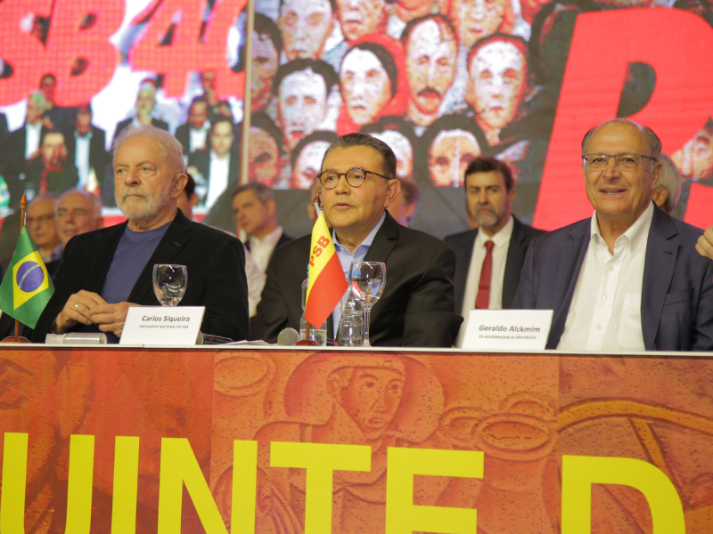 Lula, Carlos Siqueira e Geraldo Alckmin no XV Congresso do PSB. (Imagem: Reprodução/PSB Nacional)