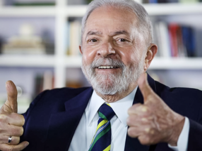 Lula subiu de 48% para 51% na média das pesquisas no último mês, revelando uma possível vitória no primeiro turno das eleições deste ano