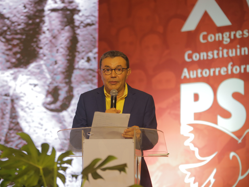 Presidente do PSB, Carlos Siqueira, durante a leitura do novo Manifesto do PSB. Fotos: Mateus Tourinho