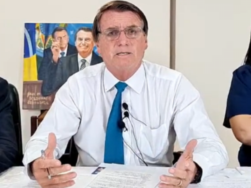 Bolsonaro em live. Créditos: Reprodução Youtube