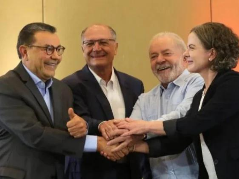 Presidente do PSB, Carlos Siqueira; o vice na chapa, Gerlado Alckmin; Lula e a presidente do PT, Gleisi Hoffmann