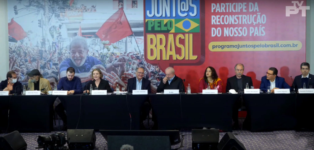 Plano que guiará governo Lula-Alckmin aborda combate à fome e desigualdades, nova legislação trabalhista, revogação do teto de gastos e mais