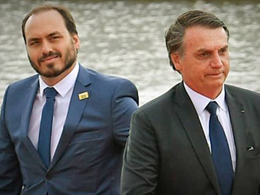 Com governo em ruínas, Bolsonaro assiste à guerra entre o Centrão e seu filho Carlos e à pressão do grupo contra Guedes