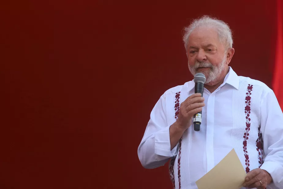 O ex-presidente Lula participou das festividades da Independência da Bahia e arrastou uma multidão pelas ruas de Salvador