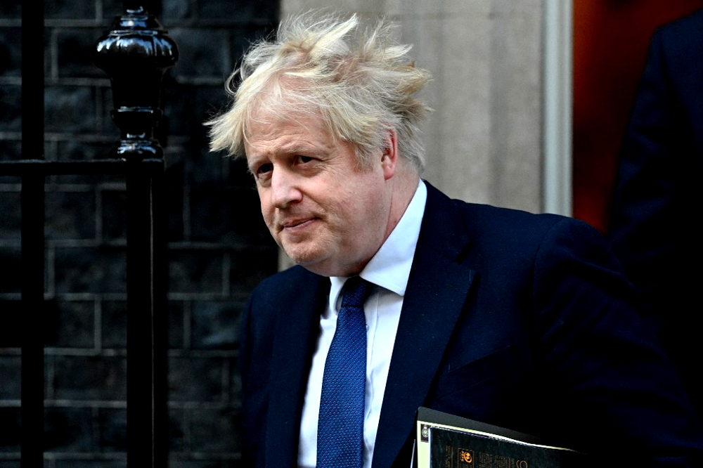 Negacionista e um dos líderes do Brexit, Boris caiu em desgraça ao participar de festas durante lockdown e acobertar assédio sexual