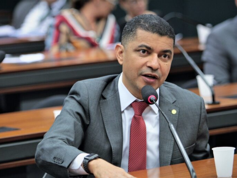 O líder do PSB na Câmara, Bira do Pindaré, enviou uma representação ao MPT pedindo a investigação do suposto caso de exploração sexual