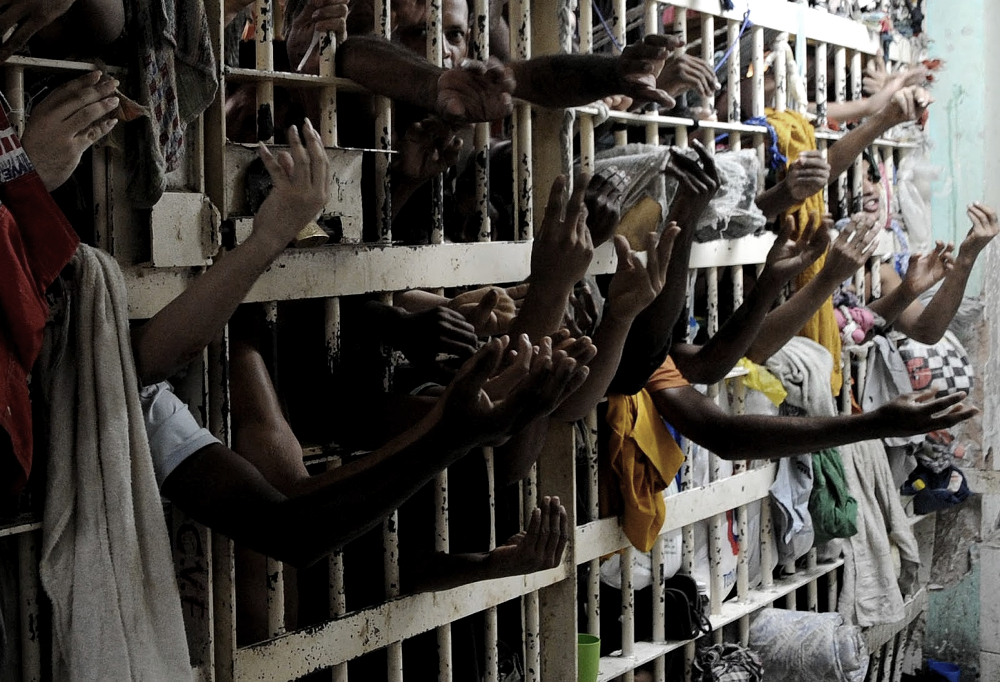 A quantidade de pessoas encarceradas serve como termômetro da profundidade da crise econômica, política e social que assola o Brasil