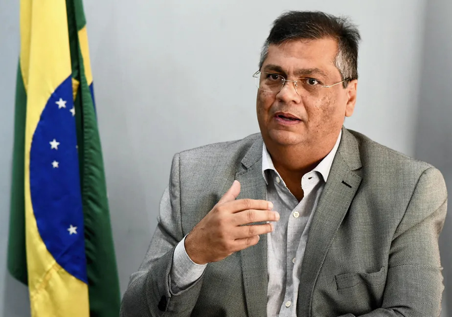 O futuro ministro da Justiça  do governo Lula, Flávio Dino (PSB), chamou de "terrorismo" a tentativa de explodir um caminhão-tanque
