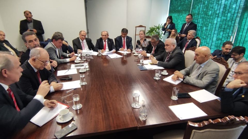 Reunião do governo de transição, liderado por Alckmin, com Marcelo Castro, relator do orçamento.
Créditos: Ascom / Jean Paul Prates