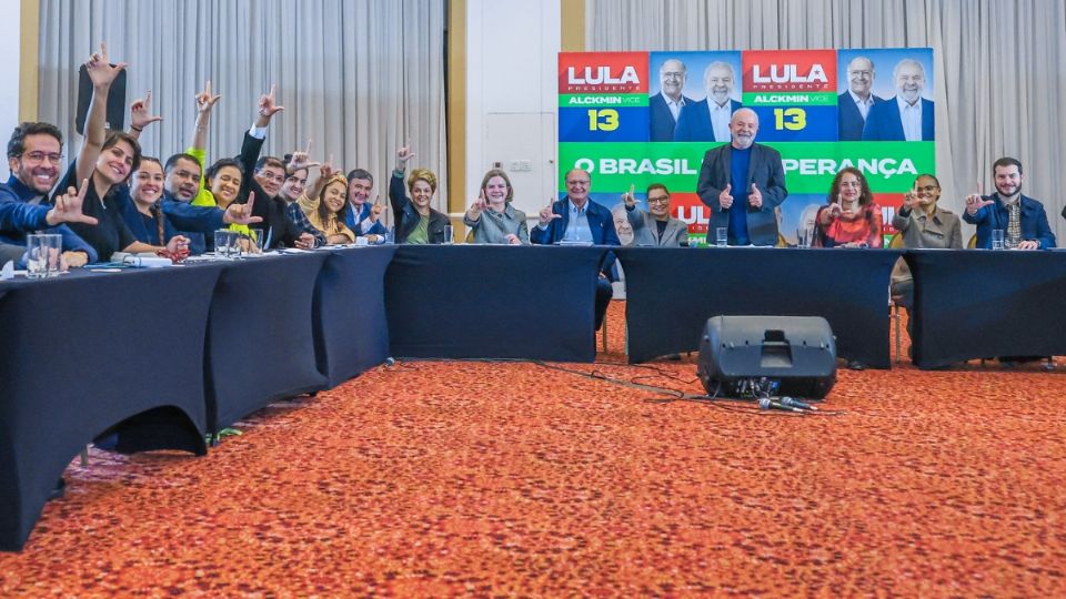 Lula com a coordenação de campanha antes da eleição. Créditos: Ricardo Stuckert