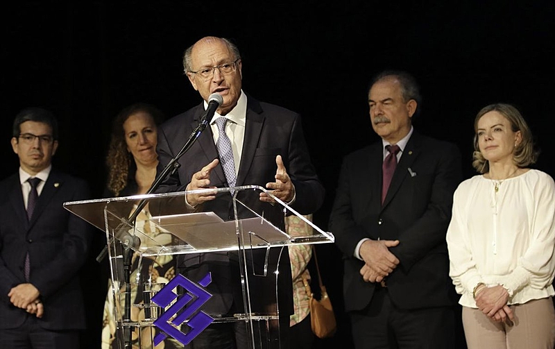 O vice-presidente eleito e coordenador da Transição, Geraldo Alckmin, apresentou em coletiva nomes que comporão os grupos técnicos da transição. Foto: Fábio Rodrigues Pozzebom/Agência Brasil