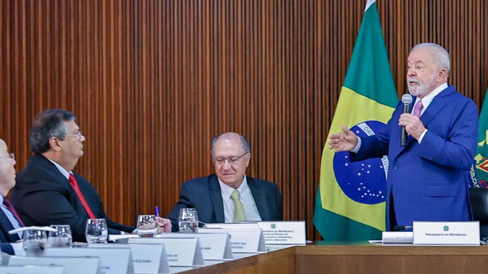 Lula, Alckmin e Flávio Dino durante reunião ministerial. Créditos: Ricardo Stuckert