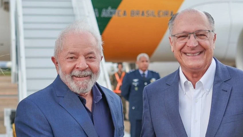 Alckmin assume como presidente em exercício, enquanto Lula estiver no exterior, cumprindo primeiros compromissos internacionais