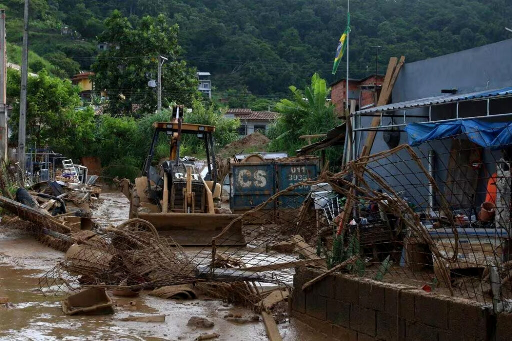 Moradores relatam, porém, que não foram alertados sobre os perigos de deslizamentos nos municípios de SP devido às fortes chuvas