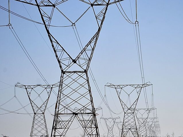 Linhas de transmissão de energia, energia elétrica. (Foto: Reprodução) O governo francês concluiu neste mês a reestatização da maior gerad