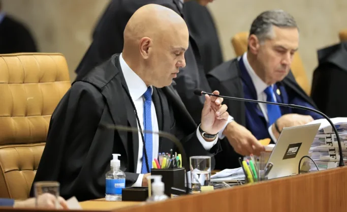 Ministro Alexandre de Moraes, do STF, em sessão de julgamento dos primeiros réus pelo 8 de janeiro — Foto: Rosinei Coutinho/SCO/STF